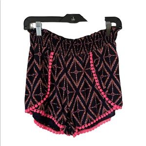 Stylebook Shorts Size Large. Black Multi-colored